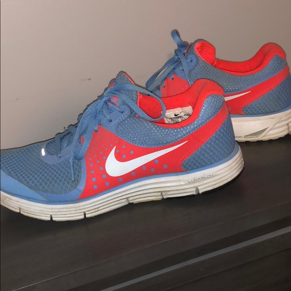 Tennis shoes - Picture 3 of 4